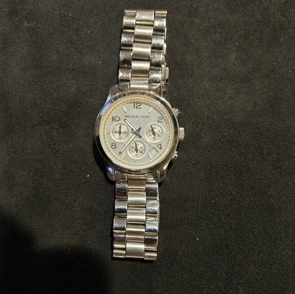 Michael Kors Silver Watch - Picture 1 of 6